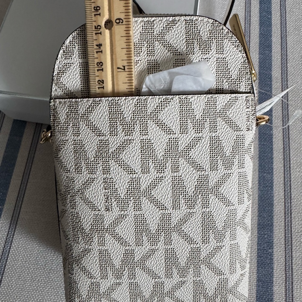Michael Kors Vanilla/Acorn Signature Crossbody with Gold Chain - Picture 7 of 9